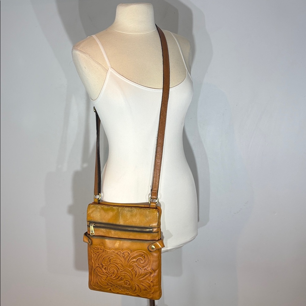 PATRICIA NASH Prizzi Tooled Leather Crossbody Bag - Picture 14 of 16